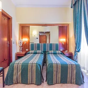 4* Отель Raeli Lux